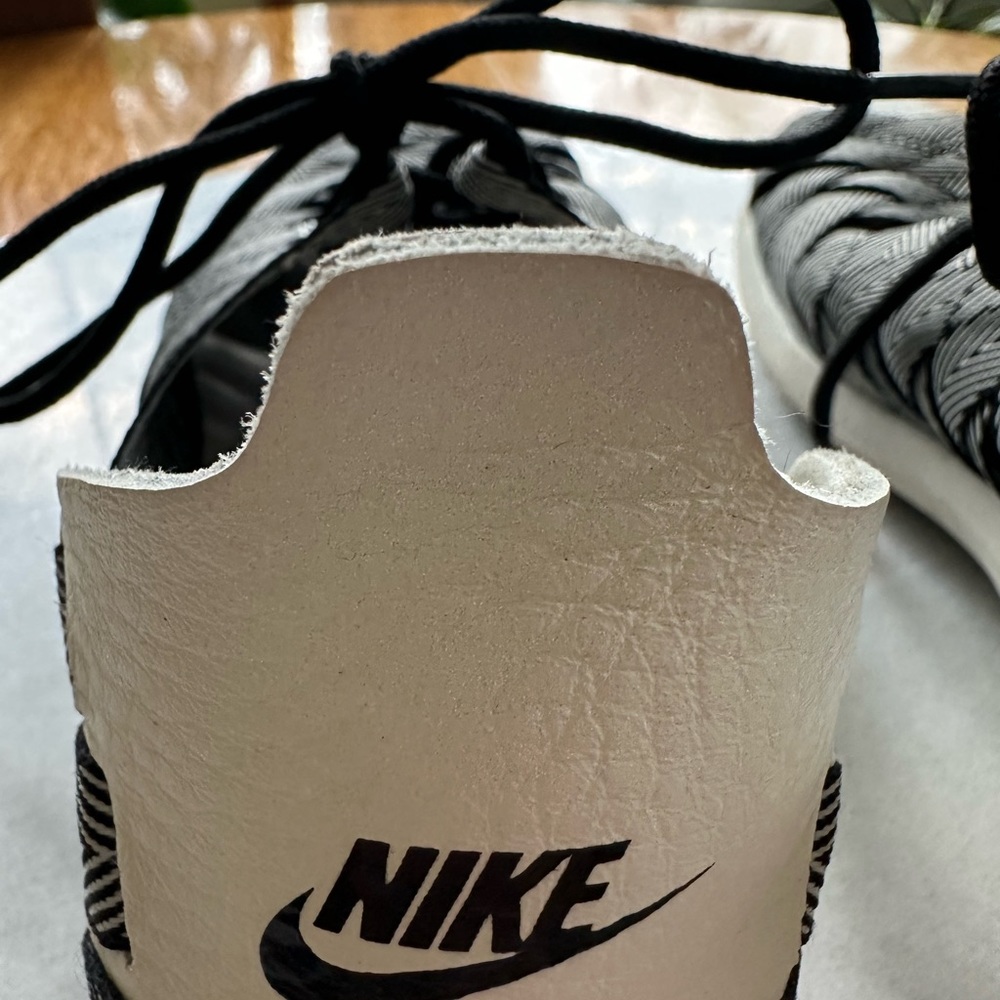 Nike Ribbon Shoes - Picture 3 of 6